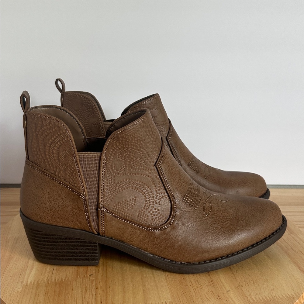 Easy Street Womens Legend Block Heel Booties 10M
